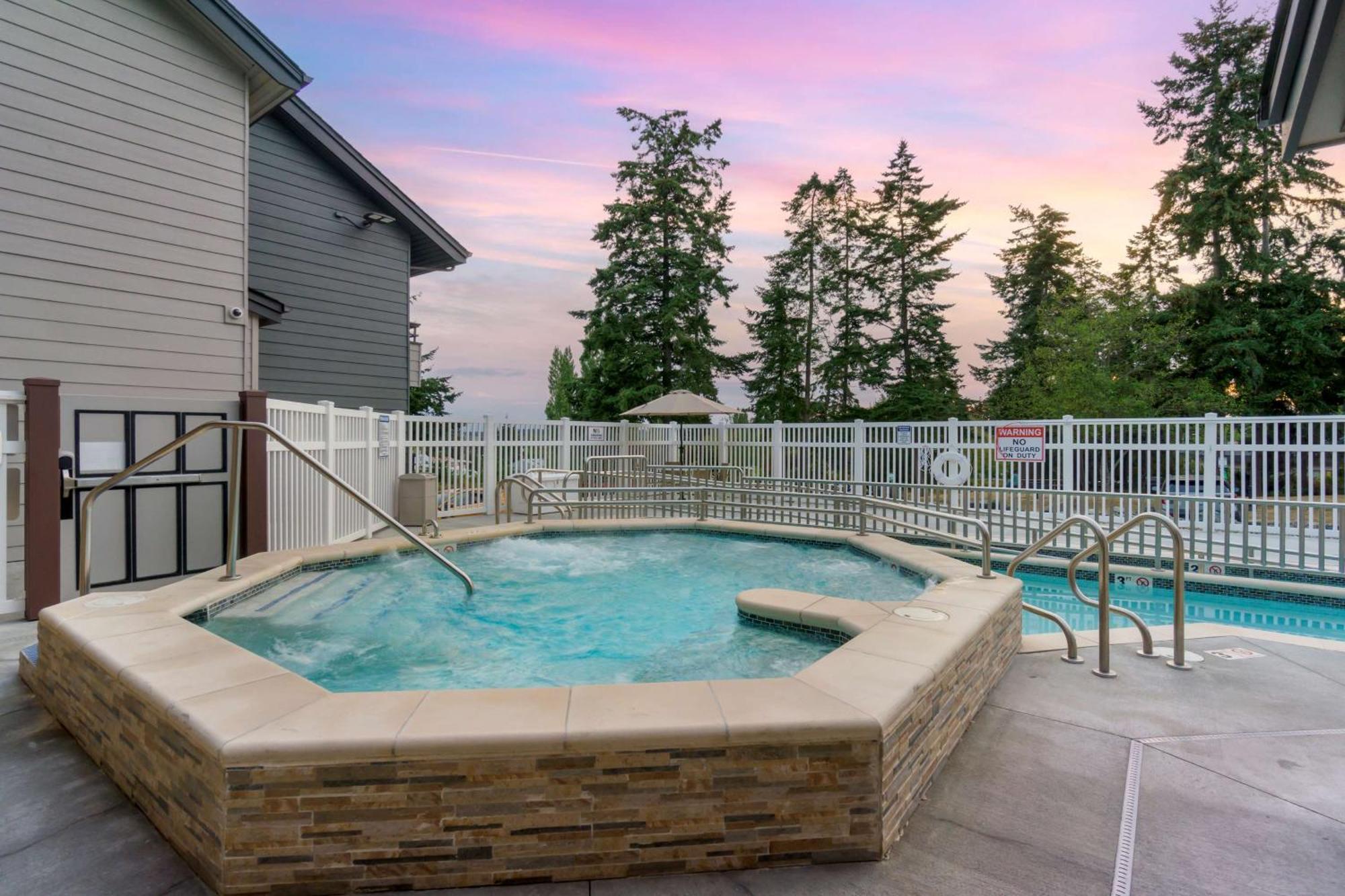 Best Western Plus Oak Harbor Hotel&Conference Center Exterior foto