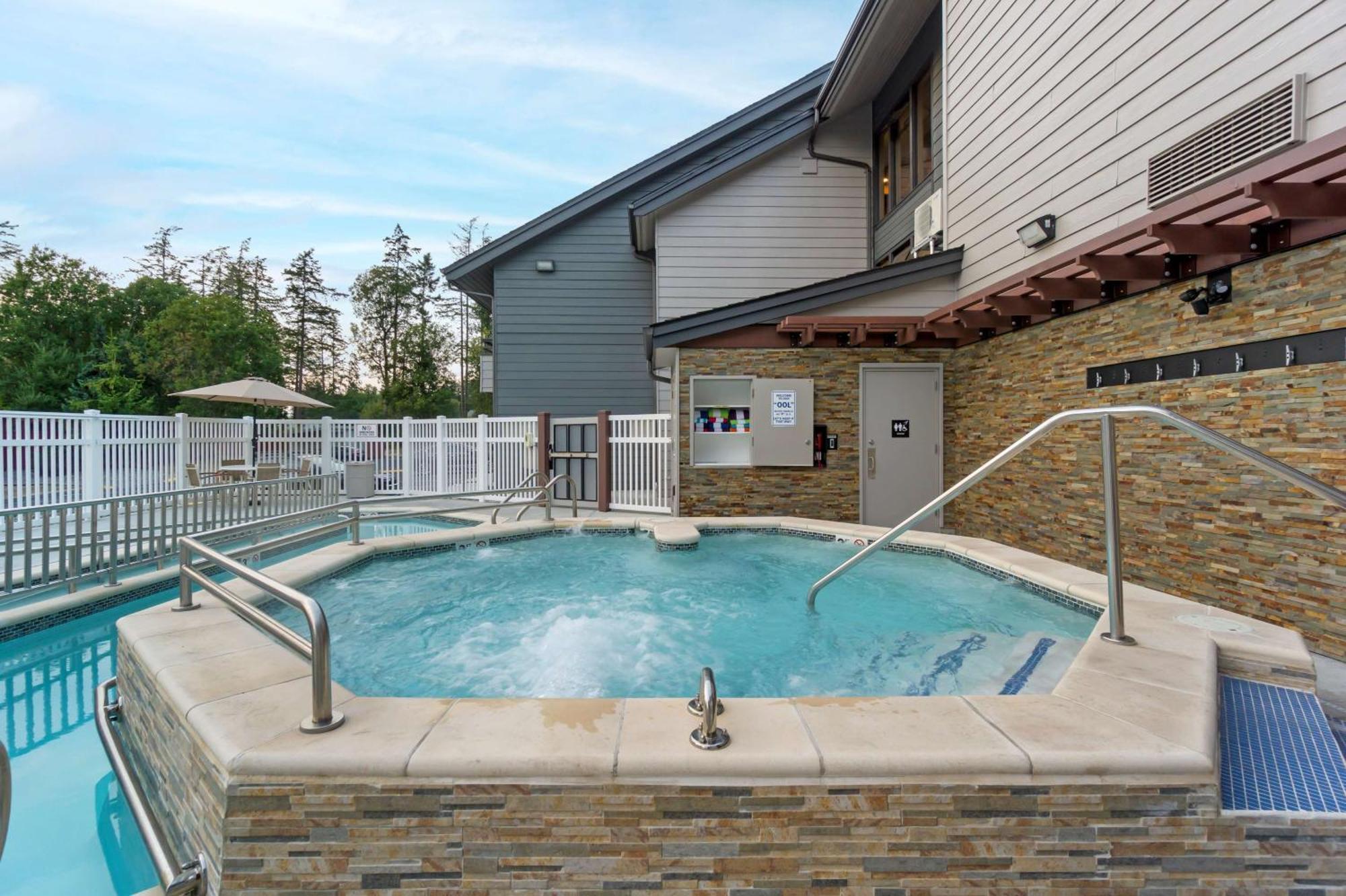 Best Western Plus Oak Harbor Hotel&Conference Center Exterior foto